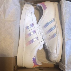 NWT Adidas Superstar white/pink iridescent girls 7